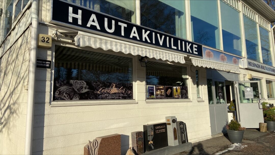 Hautakiviliike Kiviveistämö Levander Oy:n myymälätila.