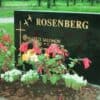 Hautakivi Rosenberg on suorakumion muotoinen hautakivi, joka on väritykseltään musta. Hautakiven vasemmassa reunassa on risti ja sen yläpuolella lintu.