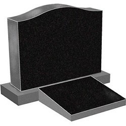 Hautakiven laajentaminen onnistuu lisäämällä vanhaan hautakiveen esimerkiksi tyynykivi.