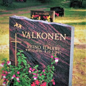 Mäntsälä Red Stone as a Valkonen tombstone the price always includes the design and installation at the tomb.
